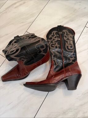 Maria Lya Size 6 Black & Brown Two-Tone Western Heeled Boots